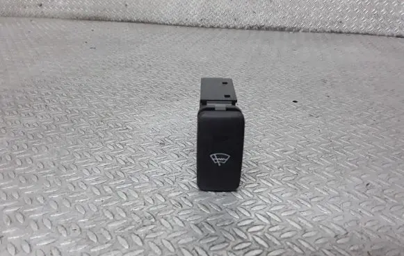 Lexus IS 220D-250-350 Windscreen/window heater switch