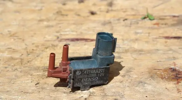 Subaru Forester SF Turbo solenoid valve 14774AA271 1846000350