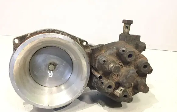 Audi 100 200 5000 C3 Fuel distributor 035133353AB 0438120185 0438100125