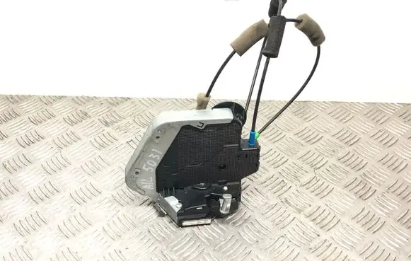 Lexus IS 220D-250-350 Rear door lock 6J3120 U4