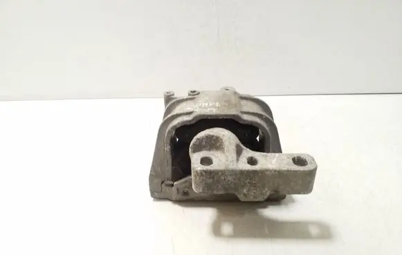 Volkswagen Golf V Engine mount bracket 1K0199262