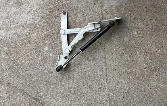 Mitsubishi Lancer Evolution Tailgate/trunk/boot hinge