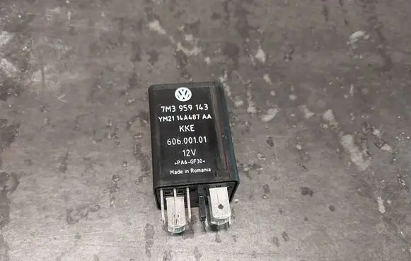 Volkswagen PASSAT B5 Other relay 7M3959143 YM2114A487AA