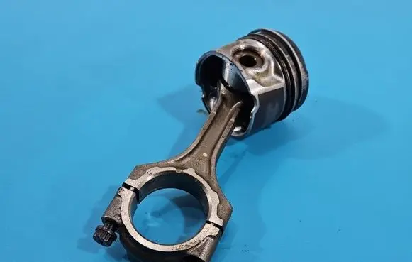 Toyota Avensis T270 Piston 2AD IMPRK1574904
