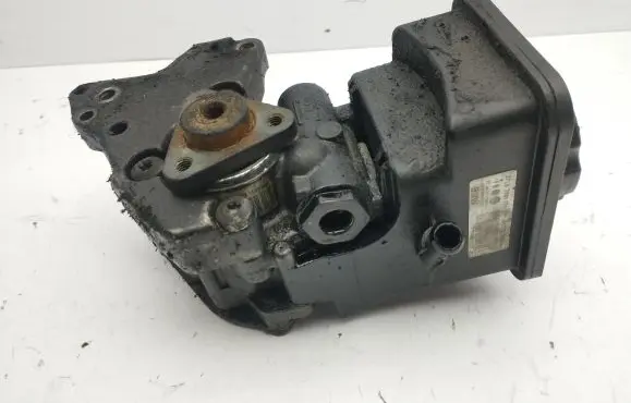 BMW 5 E60 E61 Power steering pump 7693974