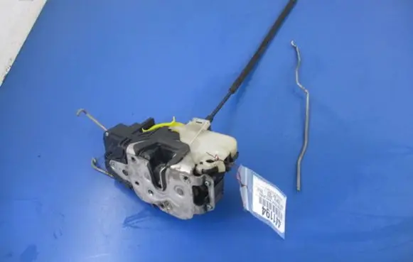 Opel Insignia A Front door lock 13503149HK