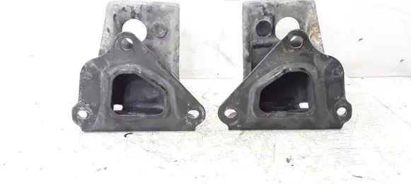 Front bumper mounting bracket