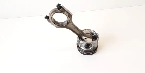 Toyota Avensis T250 Piston with connecting rod