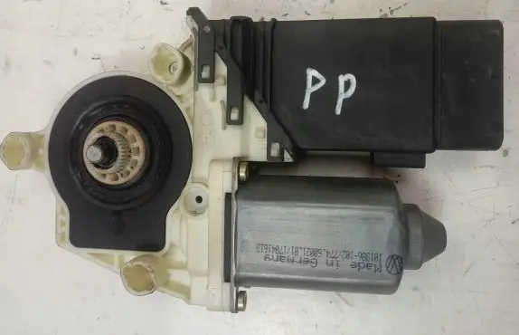 Seat Toledo II (1M) Front door window regulator motor 101386102