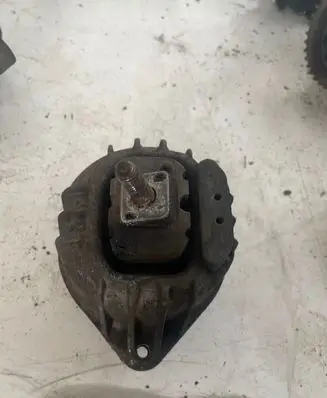 BMW 1 E81 E87 Engine mount bracket