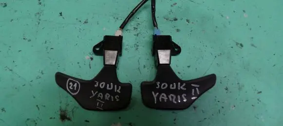 Toyota Yaris Tailgate/trunk/boot open switch 