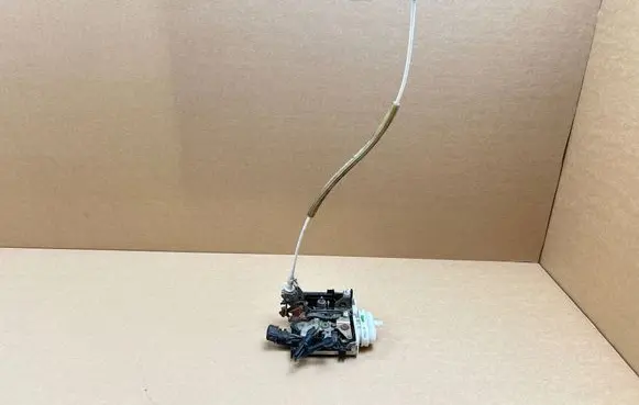 Audi A6 S6 C4 4A Front door lock 4A0173