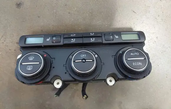 Volkswagen Jetta V Climate control unit
