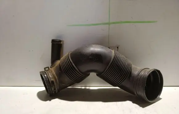 Volkswagen Touran I Air intake hose/pipe 3C0129654M