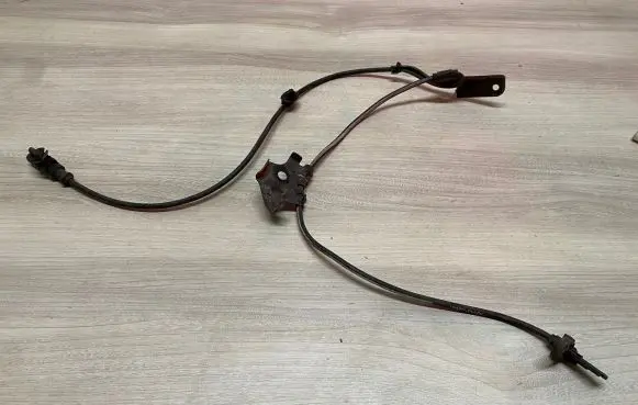 Toyota Avensis T270 ABS brake wheel speed sensor 8954302061