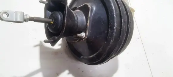 Opel Omega B1 Brake booster 90575047