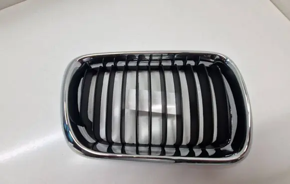 BMW 3 E36 Front bumper upper radiator grill 8195152