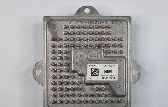 Jeep Grand Cherokee Headlight ballast module Xenon L90035854 L90020945 L90020949