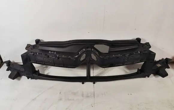 Front bumper mounting bracket