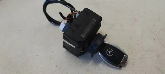 Mercedes-Benz C W204 Ignition lock A2075450108 2075450108