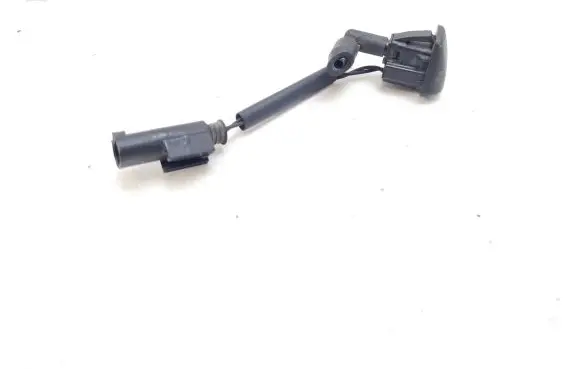 Windshield washer spray nozzle