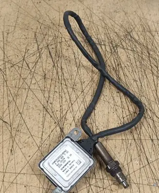 Mercedes-Benz E W212 Lambda probe sensor A0009057100