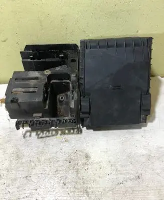 Volkswagen Jetta V Fuse box cover 1K0937132F