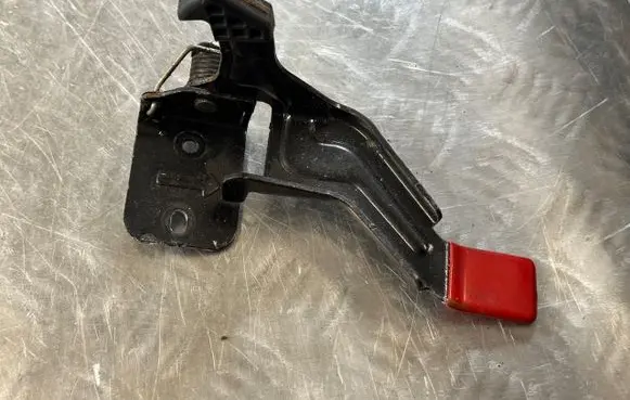 Renault Kadjar Engine bonnet (hood) release handle
