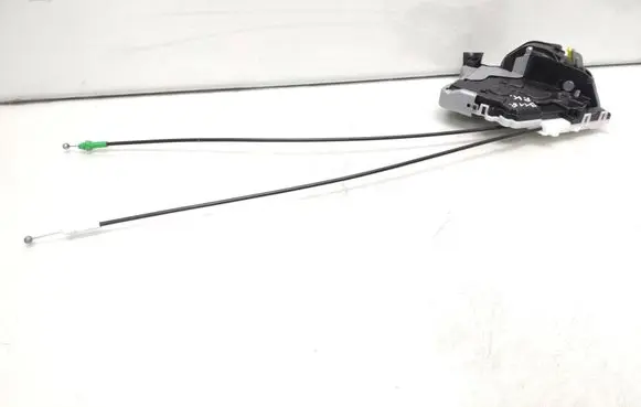 Toyota Yaris XP210 Front door lock 
