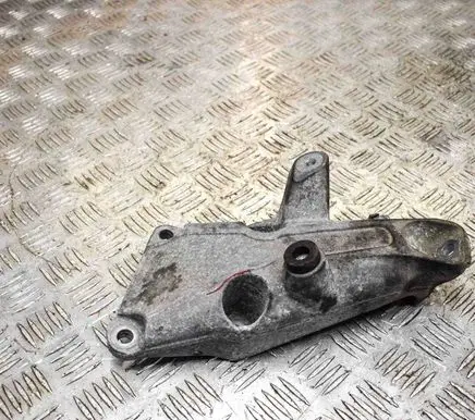 BMW 3 E90 E91 Engine mounting bracket 6776529