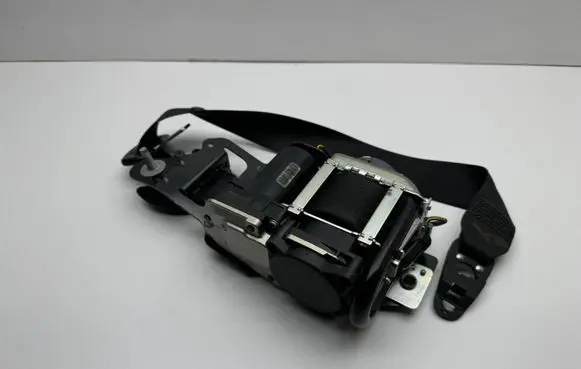 Mercedes-Benz GLC X253 C253 Front seatbelt 631024200A