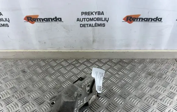 KIA Sorento Engine mounting bracket