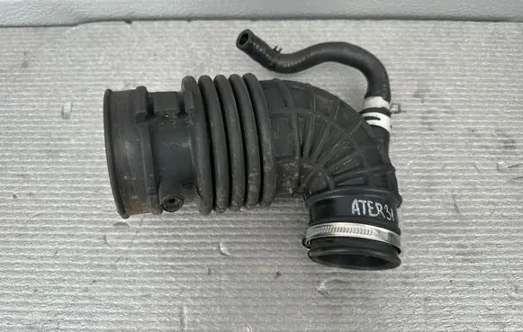Nissan Terrano Turbo air intake inlet pipe/hose 165782X800