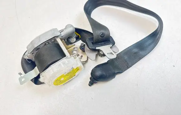 Hyundai i30 Front seatbelt 888102R900 7P2620P 151499