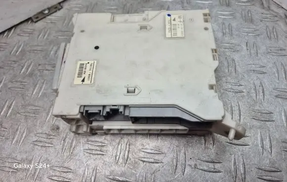 Lexus GS 300 350 430 450H Fuse module 8273030631 701150351