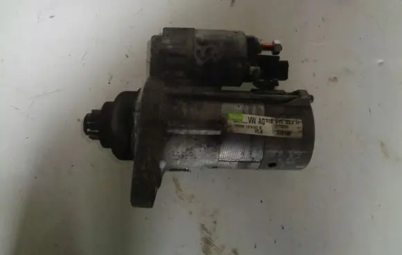 Volkswagen Golf V Starter motor 02z911023h