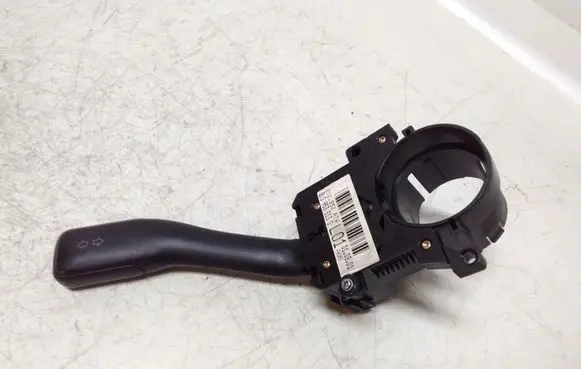 Volkswagen PASSAT B5.5 Indicator stalk 8L0953513G