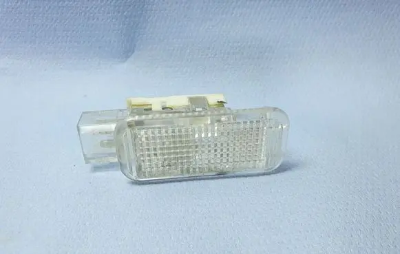 Audi A8 S8 D3 4E Front door interior light 094741