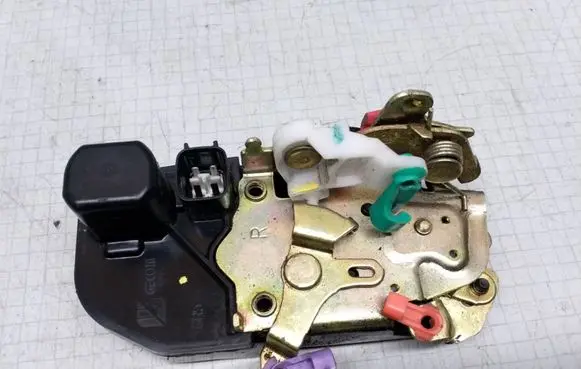 Chrysler Neon II Front door lock