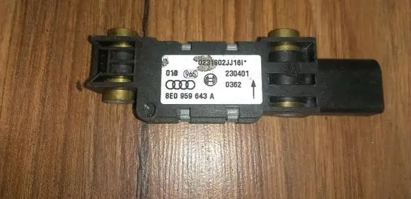 Audi A4 S4 B6 8E 8H Airbag deployment crash/impact sensor 8E0959643a