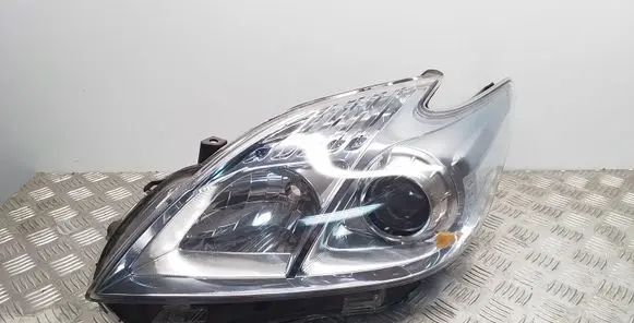 Toyota Prius (XW30) Headlight/headlamp