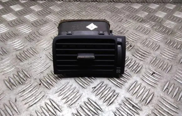 Toyota Avensis T250 Dashboard side air vent grill/cover trim