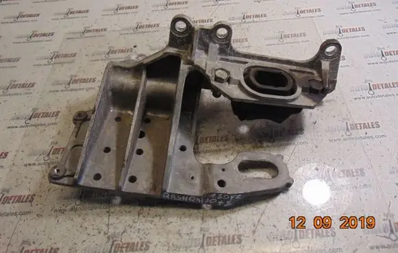 Nissan Qashqai+2 Engine mount bracket