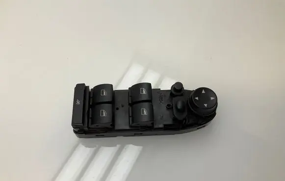 BMW 5 E60 E61 Electric window control switch 9122111 08W13E04
