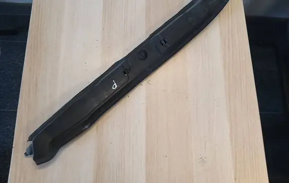 Volkswagen Polo V 6R Fender end trim 6R0821112B