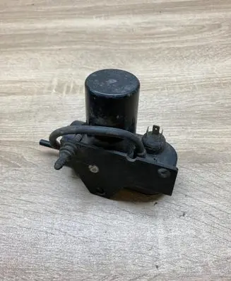 Volkswagen PASSAT B5 Cruise control vacuum pump 811907325 003572