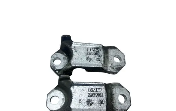BMW M5 Sway bar bush bracket, front 2284110 12284110