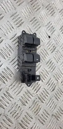 Mitsubishi L200 Quarter vent window switch 
