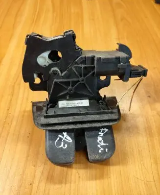 Audi A4 S4 B7 8E 8H Tailgate/trunk/boot lock/catch/latch 8P4827505A 262110 01020555002