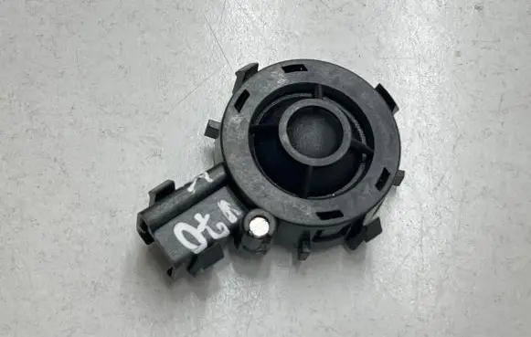 Volvo V70 High frequency speaker in the rear doors 31384748